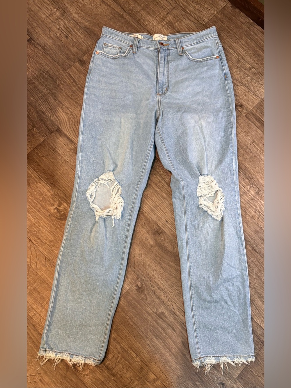 Universal Thread 90’s Vintage Straight Light Wash Jeans
